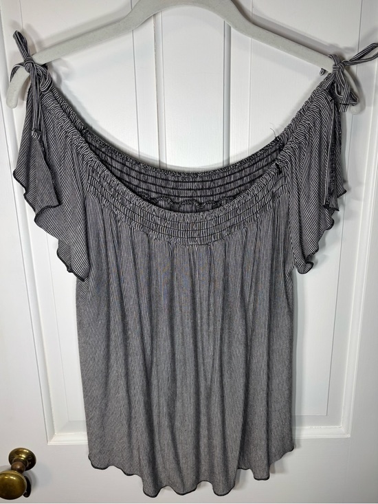 American Eagle Outfitters Tops - American Eagle Off-Shoulder Flutter Sleeve Women’s XL Black White Stripe Top